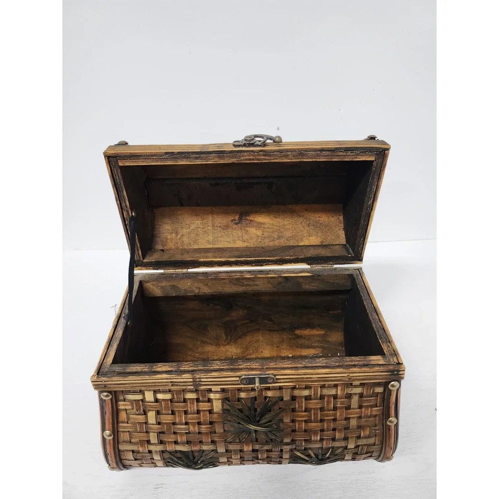 Vintage Hand Woven Wicker Treasure Chest Purse Metal Hardware With Handle